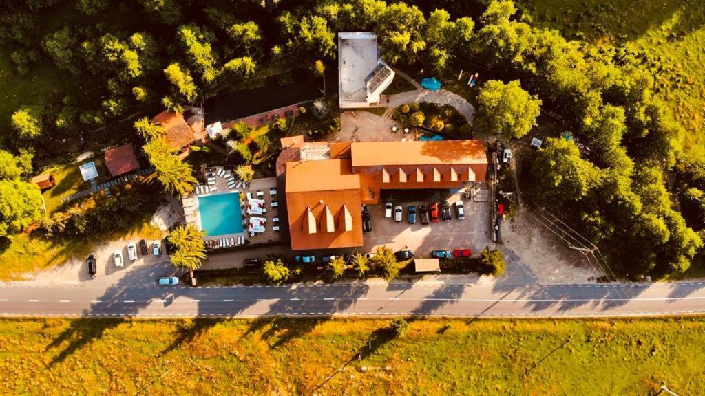 Pensiunea Mai Răşinari Exterior foto