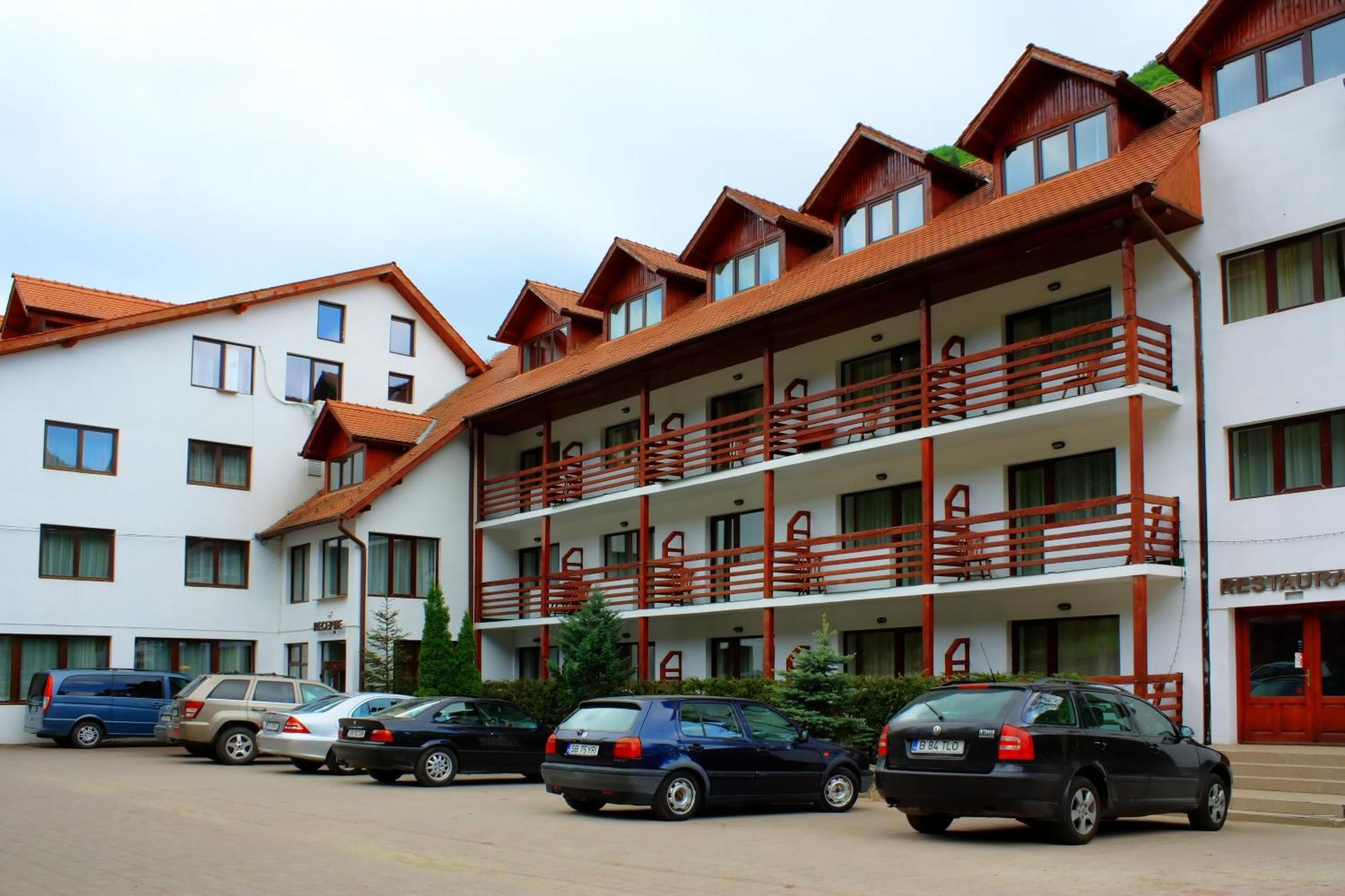 Pensiunea Mai Răşinari Exterior foto