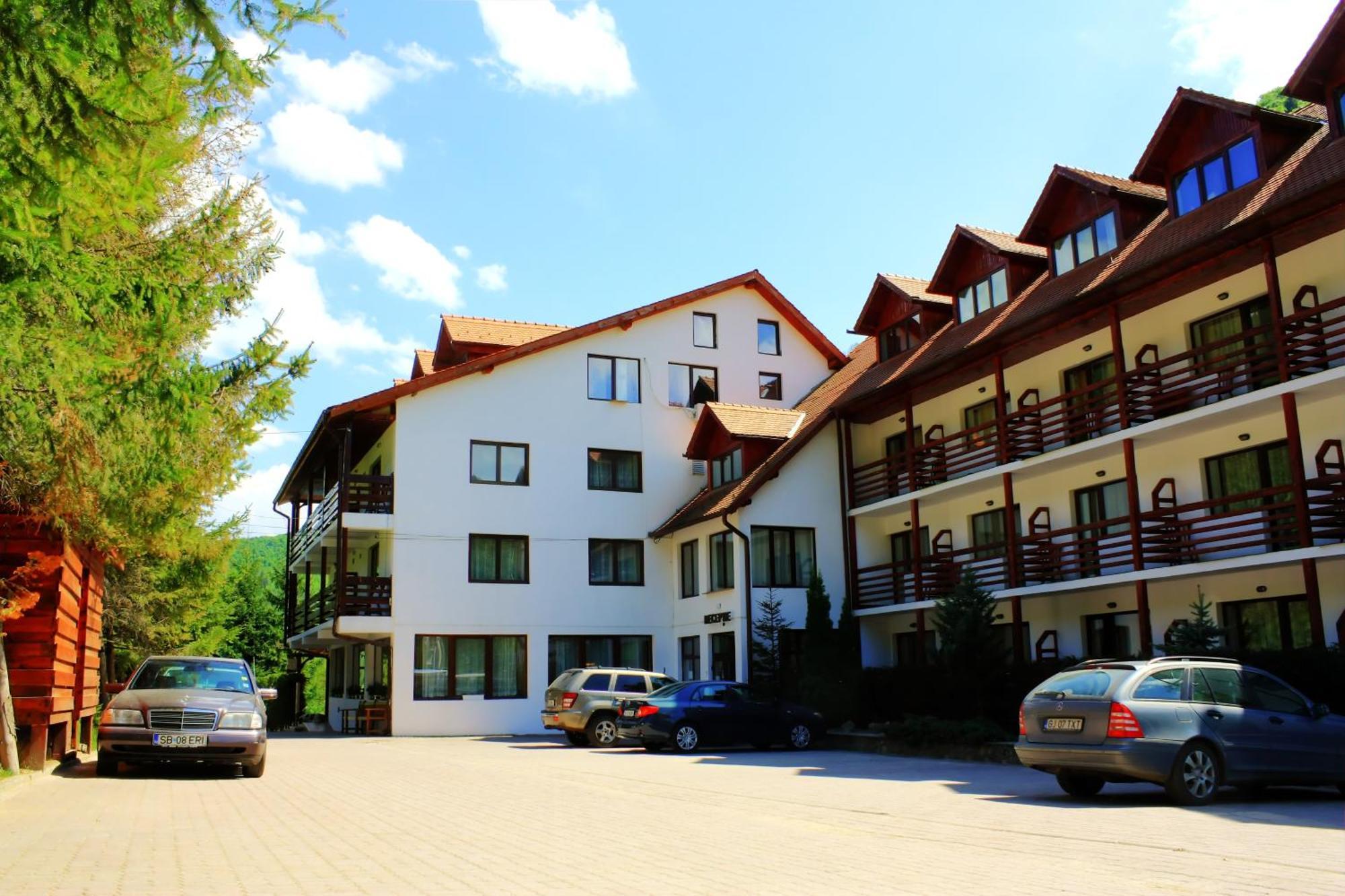 Pensiunea Mai Răşinari Exterior foto