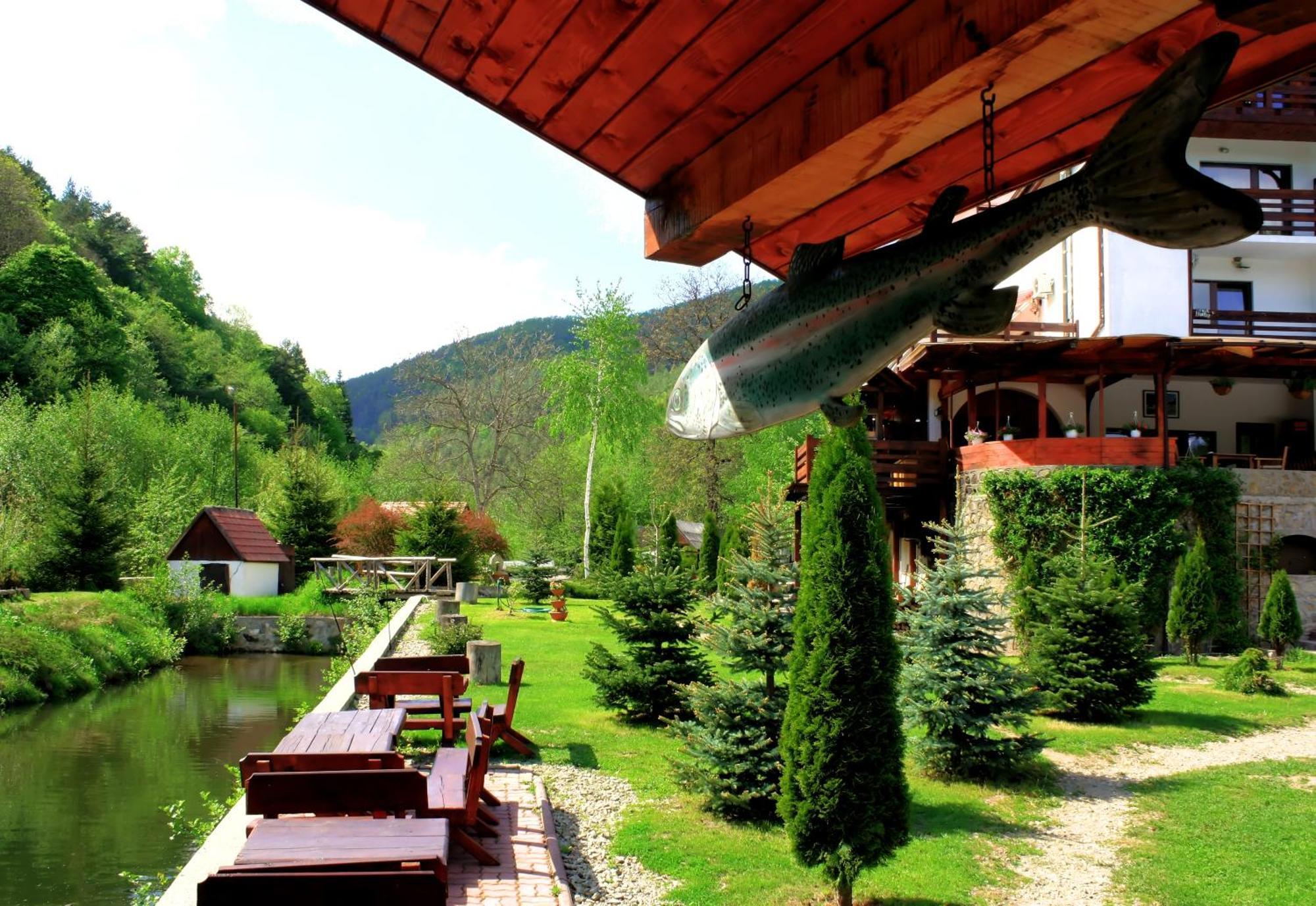 Pensiunea Mai Răşinari Exterior foto